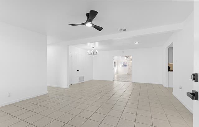 4-bedroom rental at 222 Hillwood Dr in San Antonio, TX — photo 3