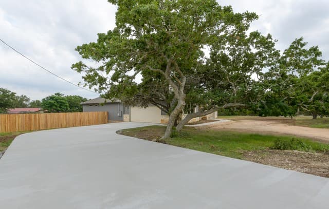 3-bedroom rental at 490 North Star Dr in Bandera, TX — photo 4