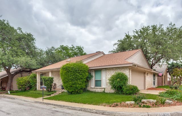 2-bedroom rental at 11906 Pepperidge in San Antonio, TX — photo 1