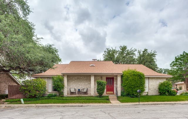 2-bedroom rental at 11906 Pepperidge in San Antonio, TX — photo 2