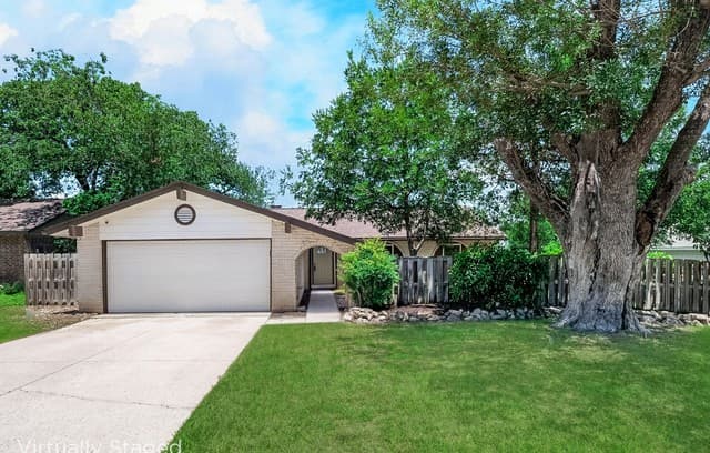 3-bedroom rental at 546 Tumblebrook in Universal City, TX — photo 1