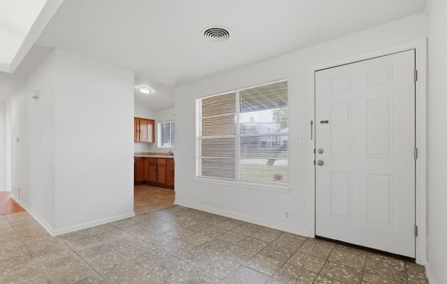 2-bedroom rental at 803 Oblate Dr in San Antonio, TX — photo 3