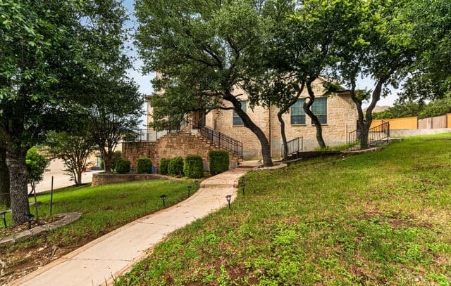 5-bedroom rental at 3207 Big Pond in San Antonio, TX — photo 1