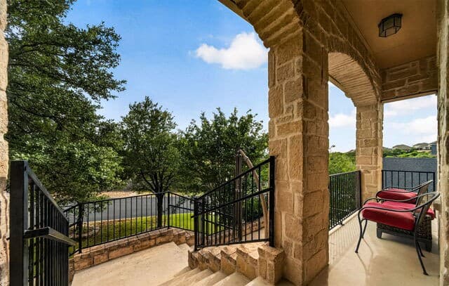 5-bedroom rental at 3207 Big Pond in San Antonio, TX — photo 3