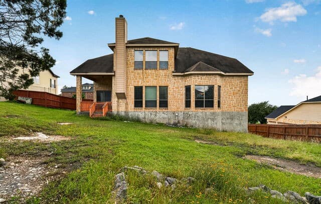 5-bedroom rental at 3207 Big Pond in San Antonio, TX — photo 4