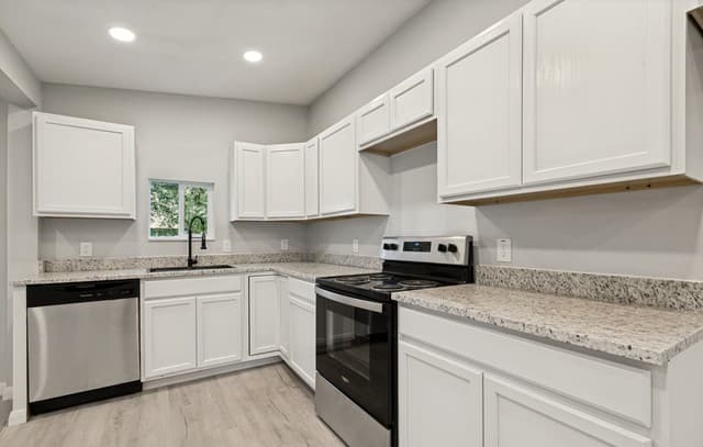 4-bedroom rental at 7518 Sleepy Valley Dr in San Antonio, TX — photo 3
