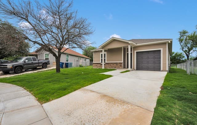 3-bedroom rental at 611 Villa Linda in San Antonio, TX — photo 2