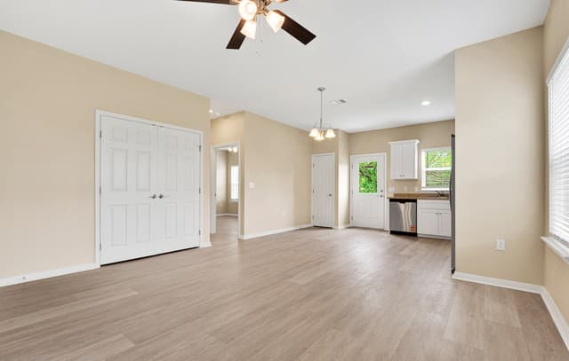 3-bedroom rental at 611 Villa Linda in San Antonio, TX — photo 4