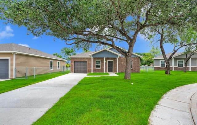 2-bedroom rental at 614 Villa Linda in San Antonio, TX — photo 1