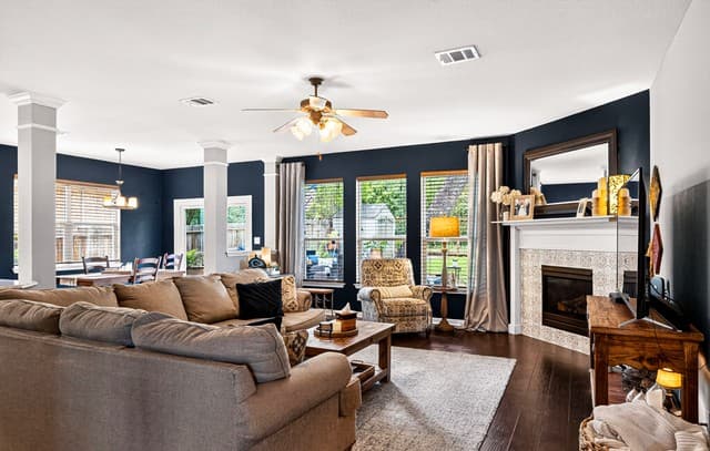 4-bedroom rental at 18430 Rogers Bend in San Antonio, TX — photo 3