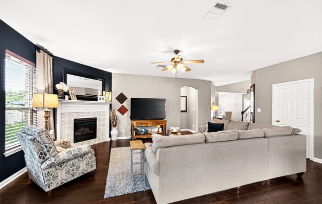 4-bedroom rental at 18430 Rogers Bend in San Antonio, TX — photo 5