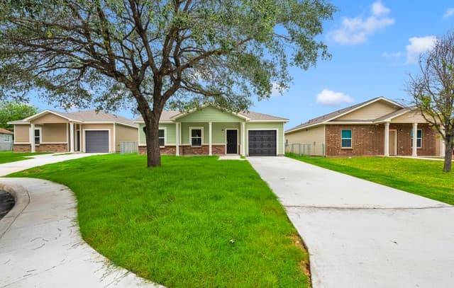 2-bedroom rental at 615 Villa Linda in San Antonio, TX — photo 1