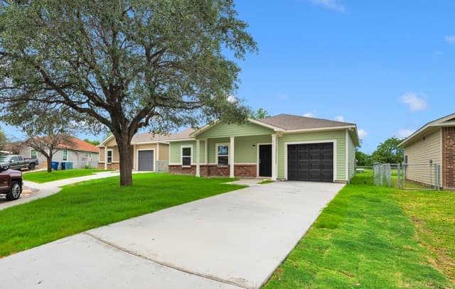 2-bedroom rental at 615 Villa Linda in San Antonio, TX — photo 2