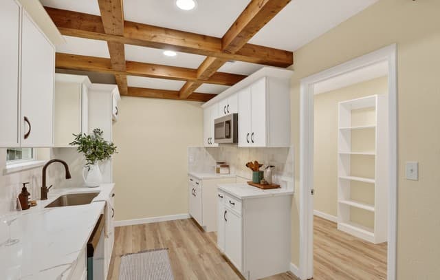 3-bedroom rental at 203 Haverlah Rd in Pleasanton, TX — photo 5