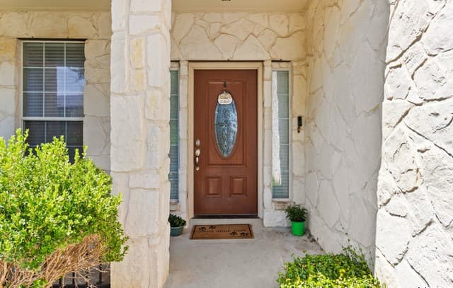 3-bedroom rental at 10303 Buckskin Rise in San Antonio, TX — photo 2