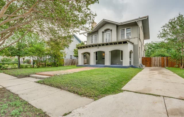 4-bedroom rental at 514 E Park Ave in San Antonio, TX — photo 2