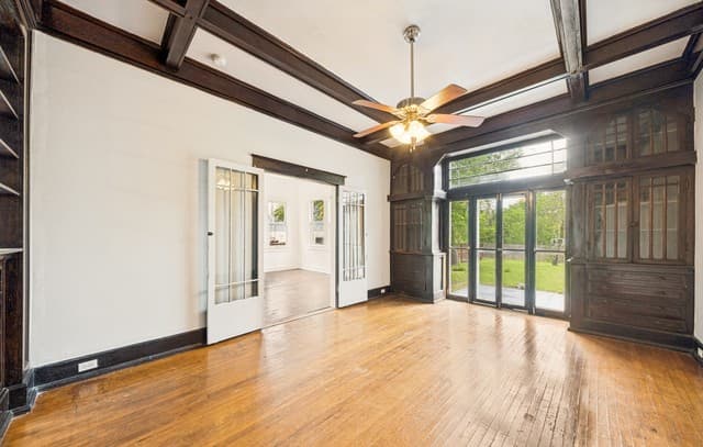 4-bedroom rental at 514 E Park Ave in San Antonio, TX — photo 4