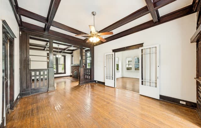 4-bedroom rental at 514 E Park Ave in San Antonio, TX — photo 5