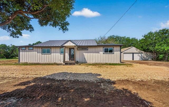 3-bedroom rental at 502 Waltom Ave in Jourdanton, TX — photo 1