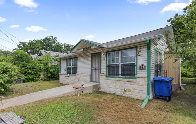 3-bedroom rental at 918 Cecilia St in San Antonio, TX — photo 1