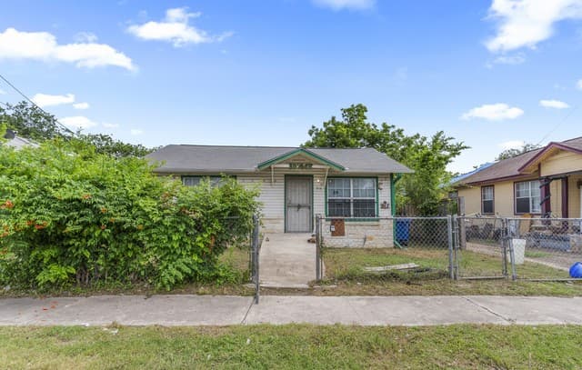 3-bedroom rental at 918 Cecilia St in San Antonio, TX — photo 3