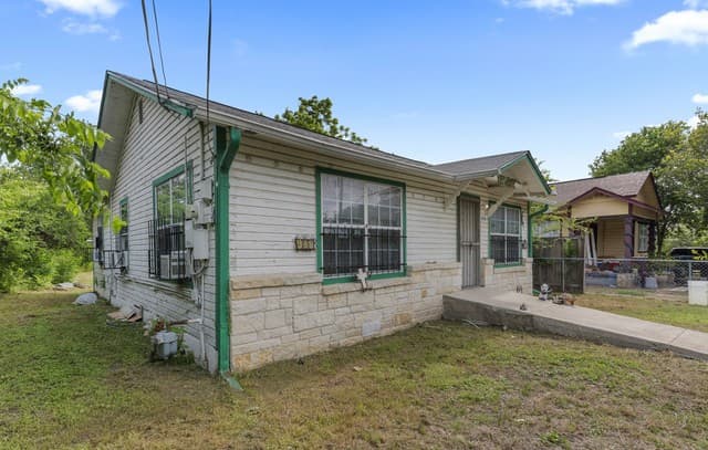 3-bedroom rental at 918 Cecilia St in San Antonio, TX — photo 4