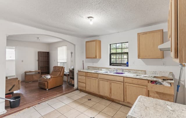 3-bedroom rental at 918 Cecilia St in San Antonio, TX — photo 5