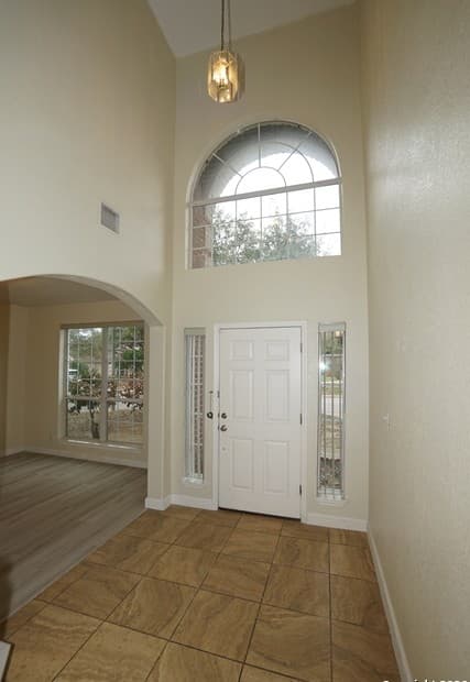 4-bedroom rental at 14202 Before Dawn in San Antonio, TX — photo 2