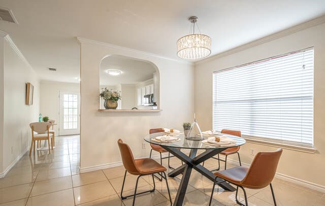 4-bedroom rental at 10259 Crystal Vw in Universal City, TX — photo 5