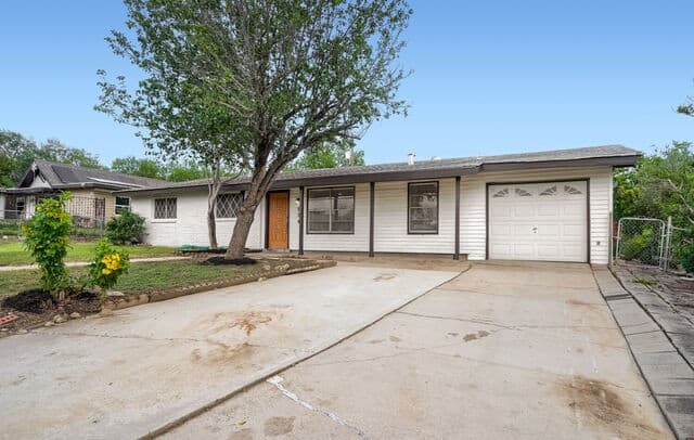 3-bedroom rental at 154 Mountain Valley St in San Antonio, TX — photo 1