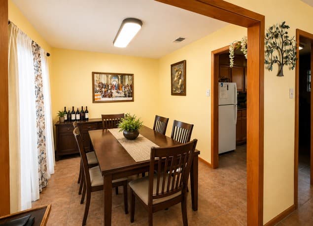 3-bedroom rental at 106 Weese Ln in Pleasanton, TX — photo 3