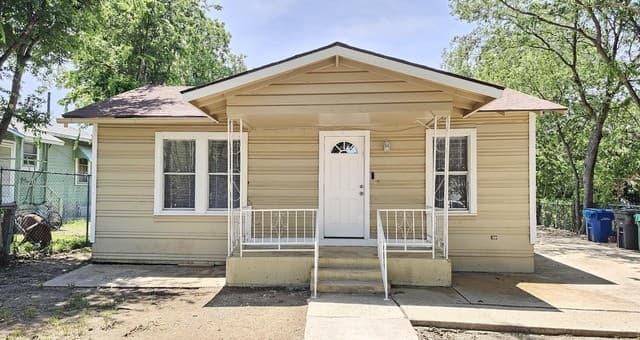 3-bedroom rental at 3506 W Houston St in San Antonio, TX — photo 1