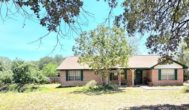 4-bedroom rental at 214 Cherry Rdg in Floresville, TX — photo 1