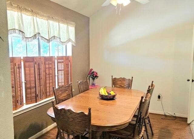4-bedroom rental at 214 Cherry Rdg in Floresville, TX — photo 5