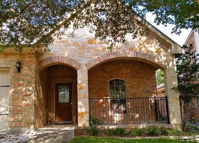 3-bedroom rental at 5714 Southern Oaks in San Antonio, TX — photo 1
