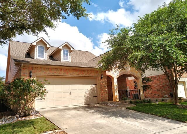 3-bedroom rental at 5714 Southern Oaks in San Antonio, TX — photo 4