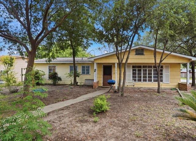 3-bedroom rental at 202 Cresham Dr in San Antonio, TX — photo 1