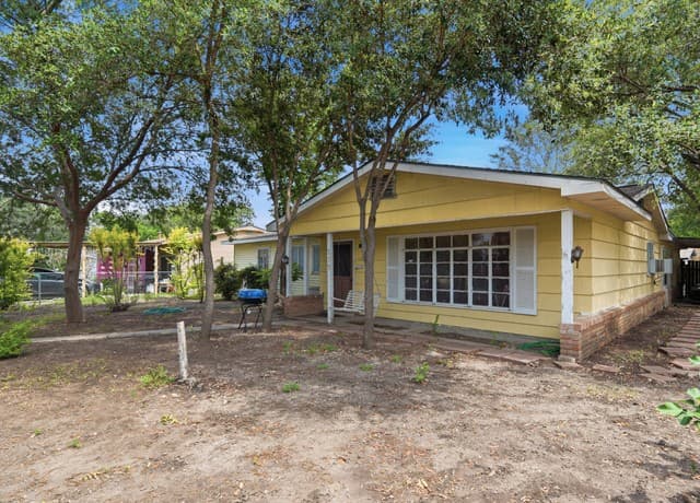 3-bedroom rental at 202 Cresham Dr in San Antonio, TX — photo 2