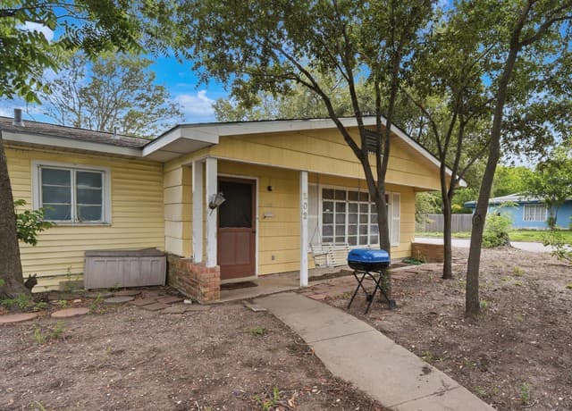 3-bedroom rental at 202 Cresham Dr in San Antonio, TX — photo 3