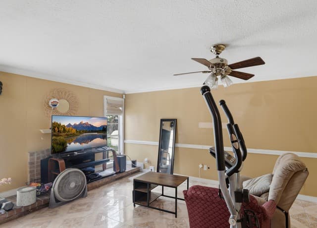 3-bedroom rental at 202 Cresham Dr in San Antonio, TX — photo 5