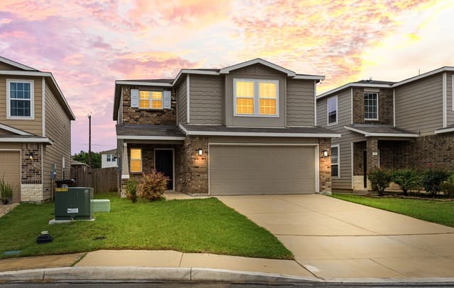 4-bedroom rental at 10234 Reyes Hts in San Antonio, TX — photo 1