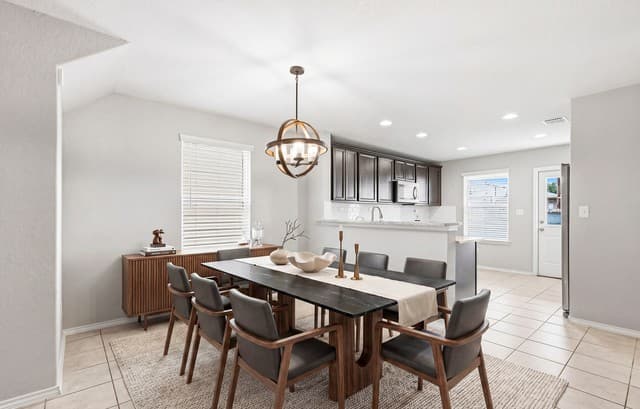 4-bedroom rental at 10234 Reyes Hts in San Antonio, TX — photo 4