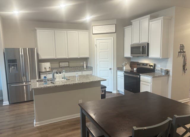 4-bedroom rental at 4358 Southton Woods in San Antonio, TX — photo 2