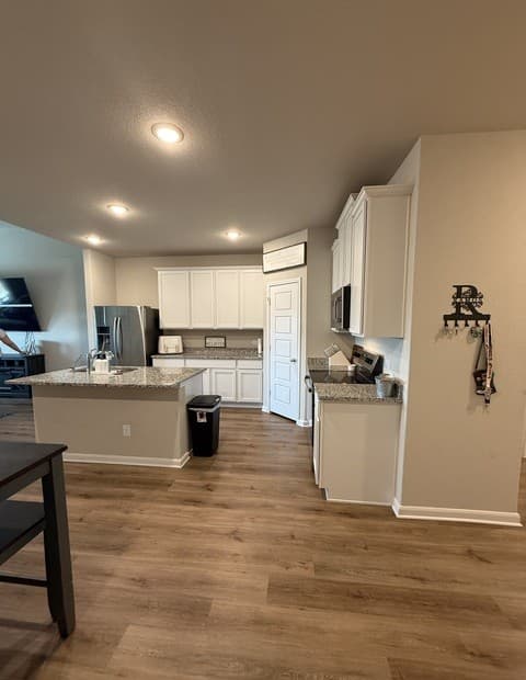 4-bedroom rental at 4358 Southton Woods in San Antonio, TX — photo 3