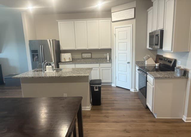 4-bedroom rental at 4358 Southton Woods in San Antonio, TX — photo 4