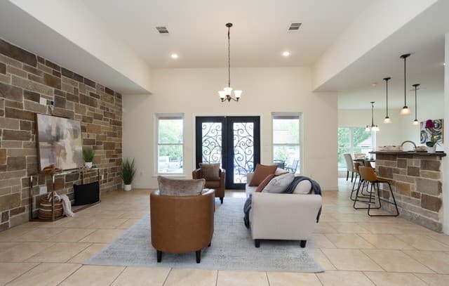 6-bedroom rental at 1910 Donaldson Ave in San Antonio, TX — photo 5