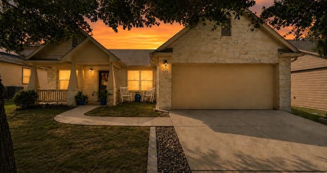 4-bedroom rental at 13511 Biltmore Lks in Live Oak, TX — photo 1