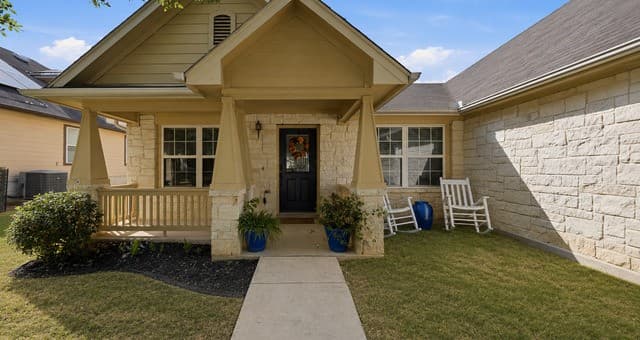 4-bedroom rental at 13511 Biltmore Lks in Live Oak, TX — photo 2