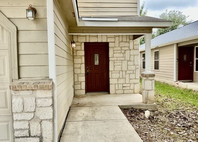 3-bedroom rental at 8306 Apricot Bloom in San Antonio, TX — photo 2