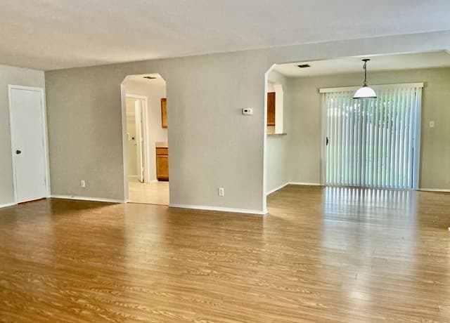 3-bedroom rental at 8306 Apricot Bloom in San Antonio, TX — photo 4